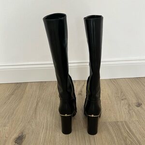 Boots black leather. Michael Kors. Used in good condition.